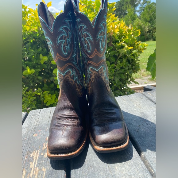 Ariat Cowboy boots size 6b - Picture 3 of 5
